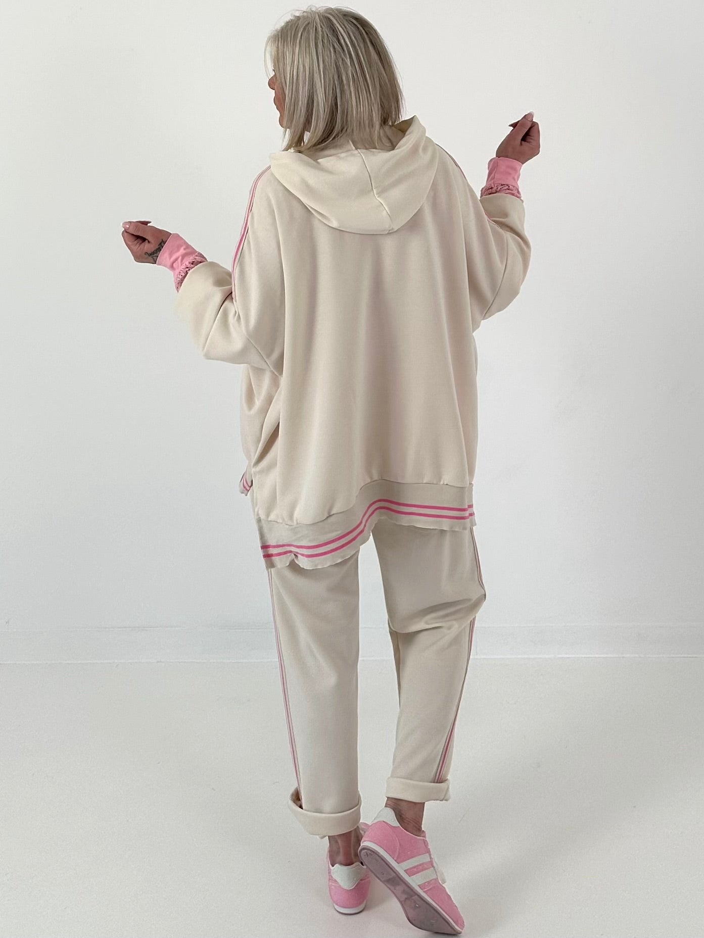 Hose mit großen aufgesetzten Taschen - beige