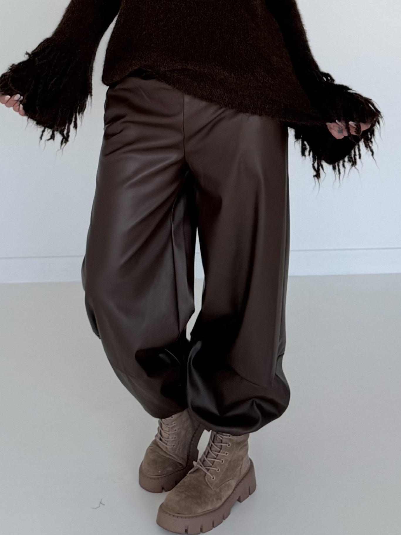 Vegane Lederhose 2 Looks - mokka