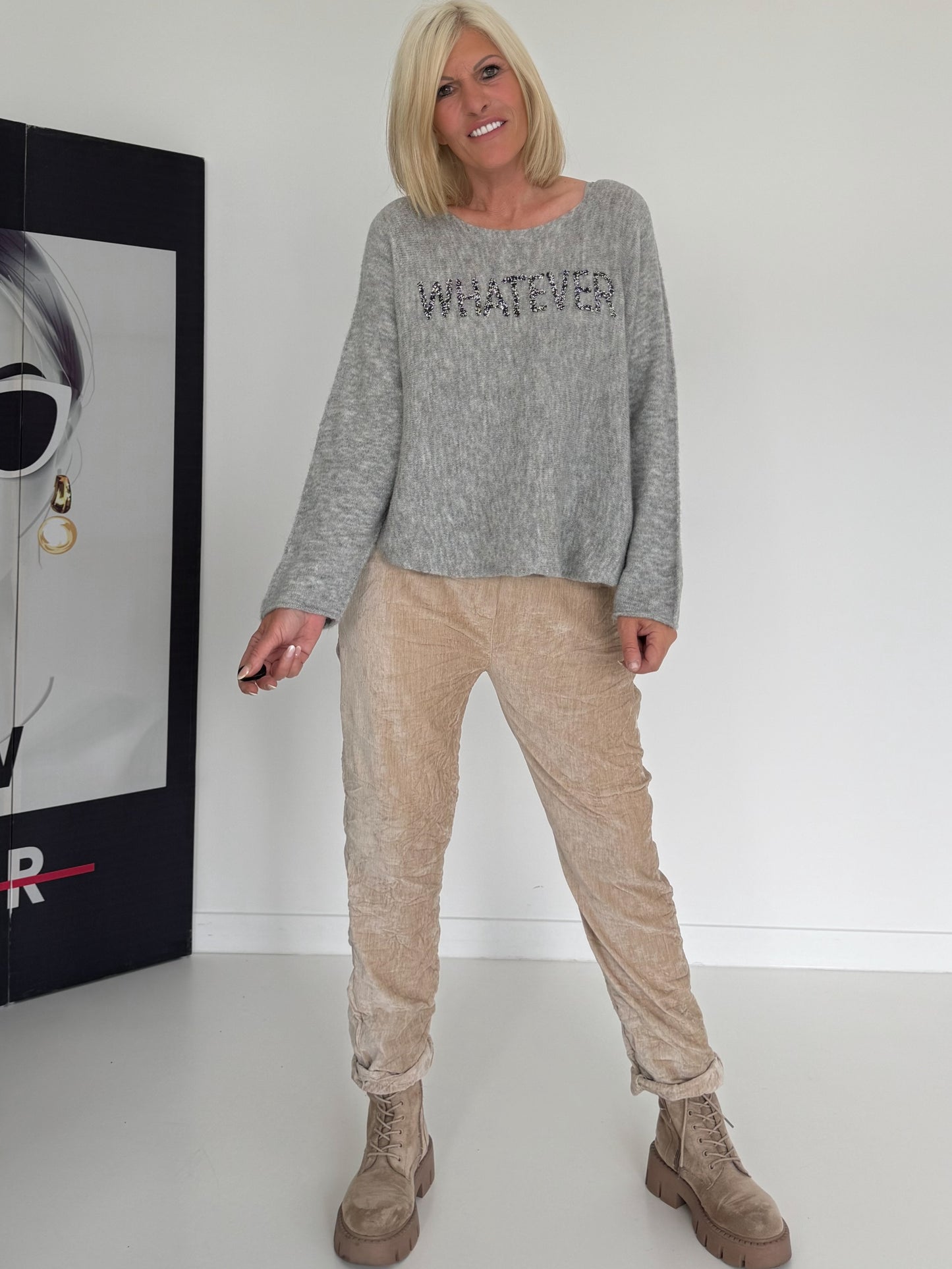 Weicher Pullover Whatever - grau