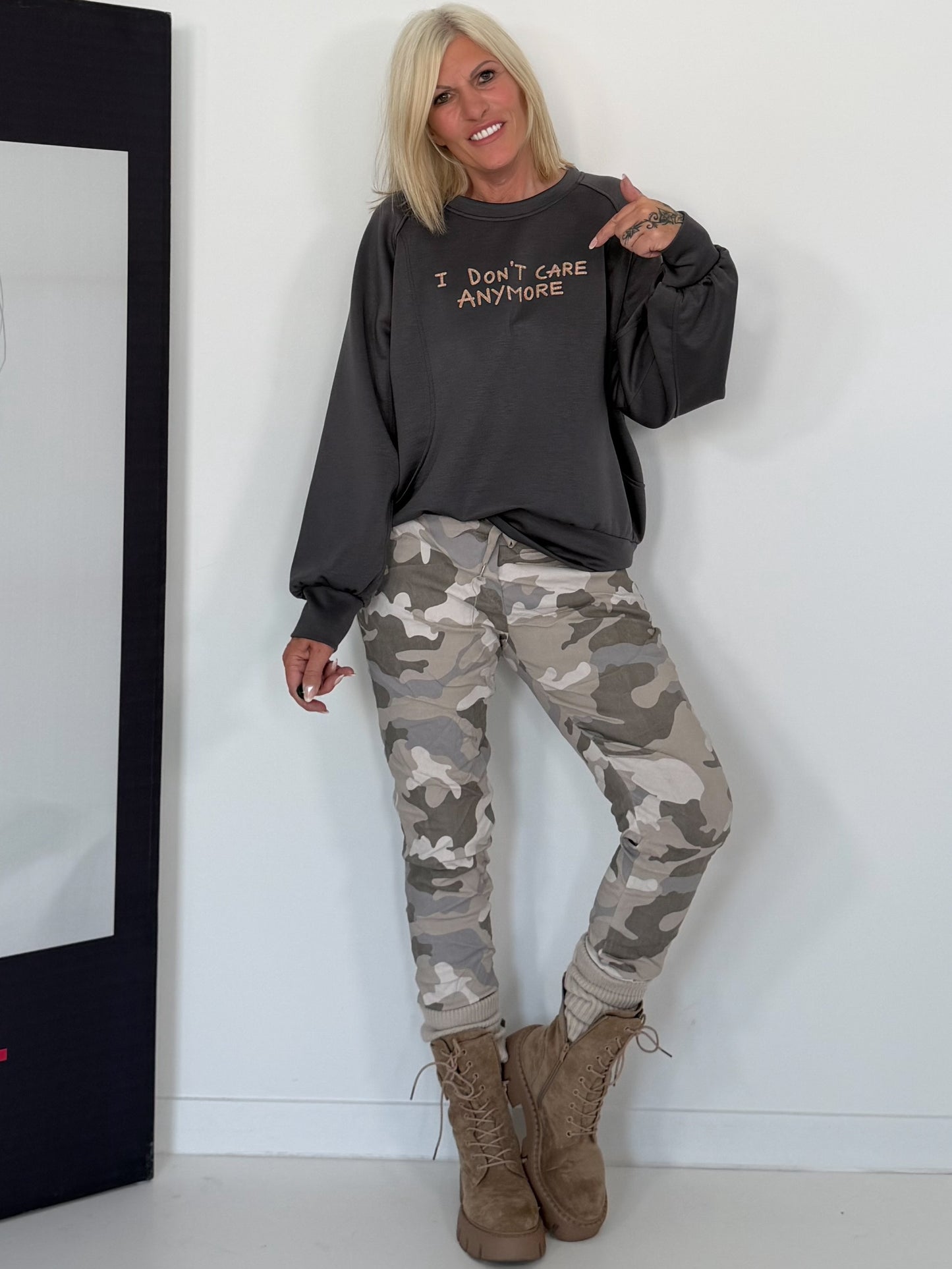 Hose mit elastischem Bund im Camouflage-Look - beige-mehrfarbig