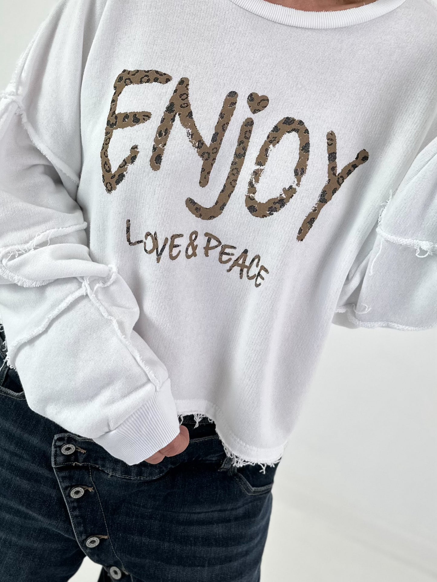 Sweater with purl seams and print - white