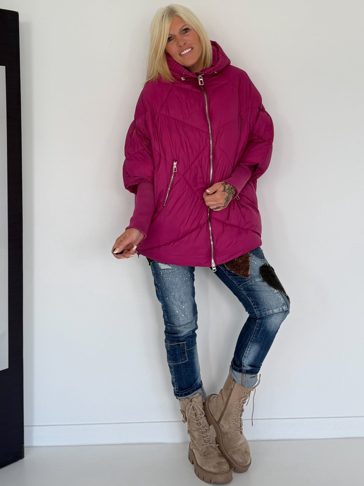 Oversized gewatteerd jack met mouwen met boorden en capuchon - bordeauxrood