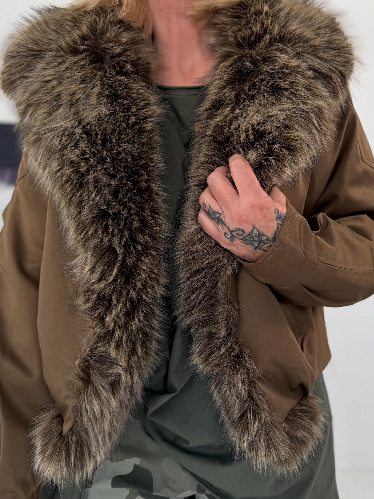 Jacke mit kuscheligem Fellkragen - schoko