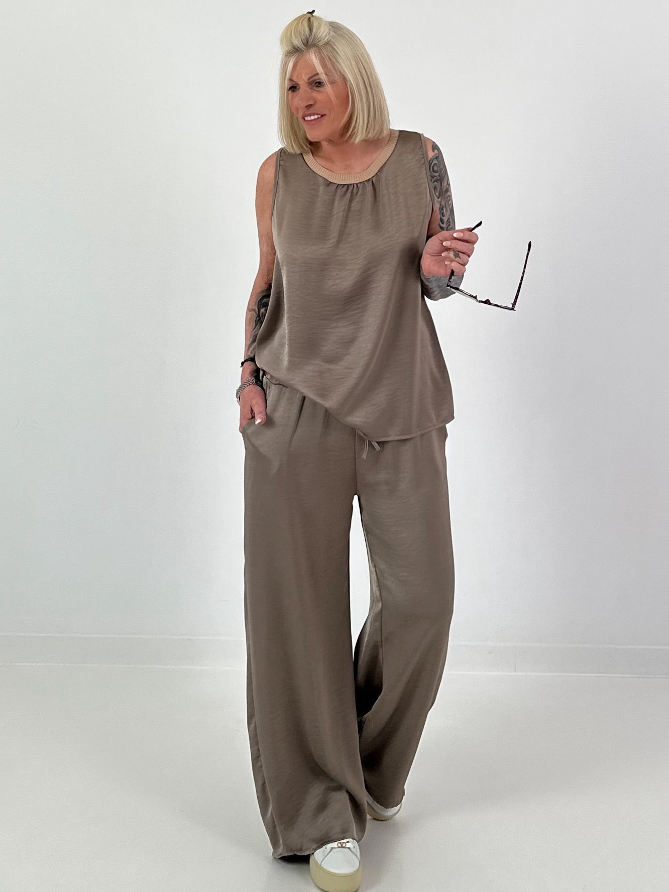 Two-piece set in satin look - taupe