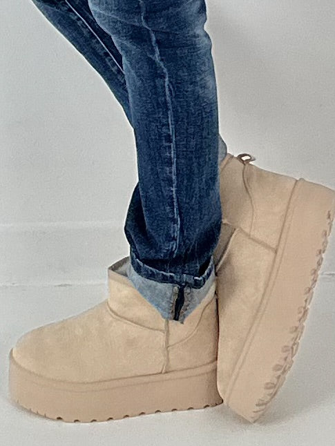 Cozy low boot model “Cloudie” - beige