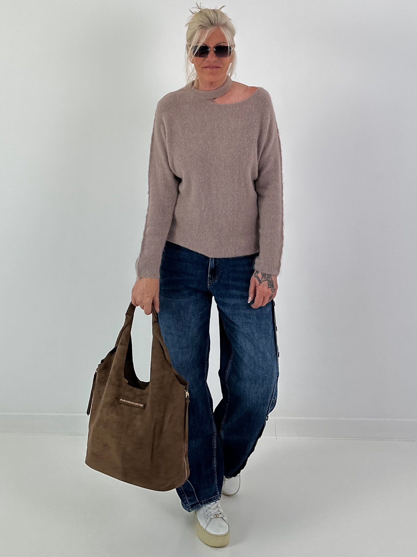 Knit sweater with cut-out - taupe