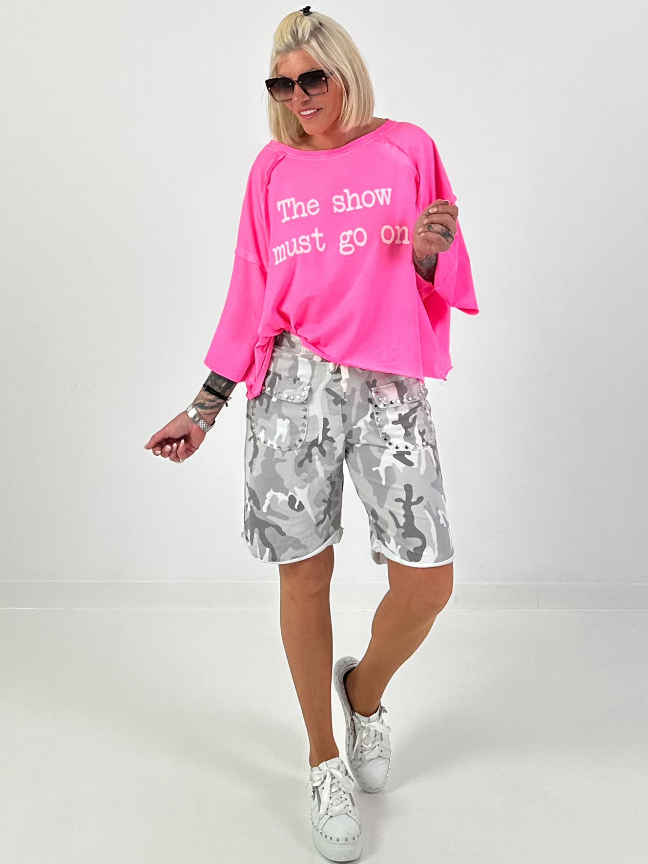 Oversized Shirt Show Must Go On - neonpink