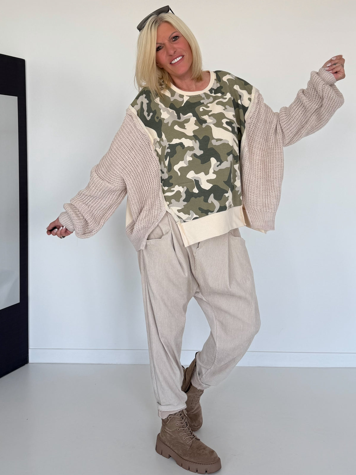 Oversized Sweater mit Strickeinsatz - beige-oliv-mehrfarbig