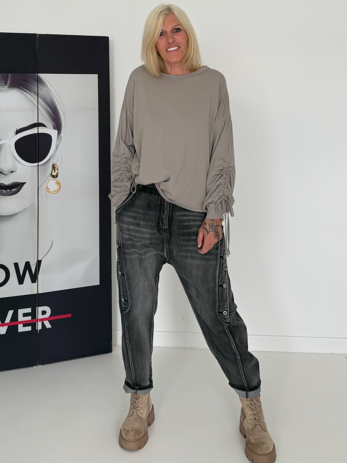 Shirt mit gerafftem Arm - taupe