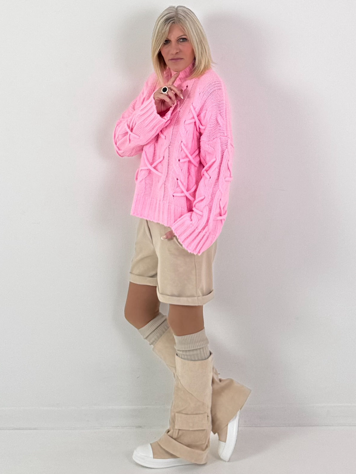 Trui model "Cozy Lace-Up" - roze