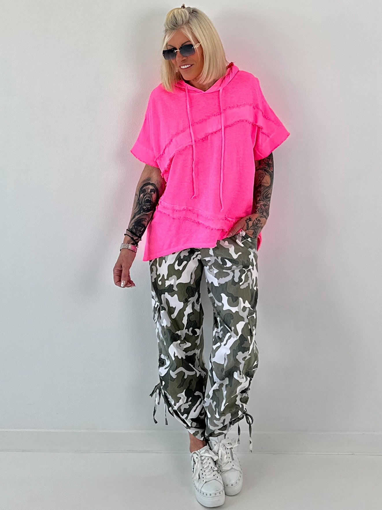 Hoodie Shirt mit Jeans Elementen - neonpink