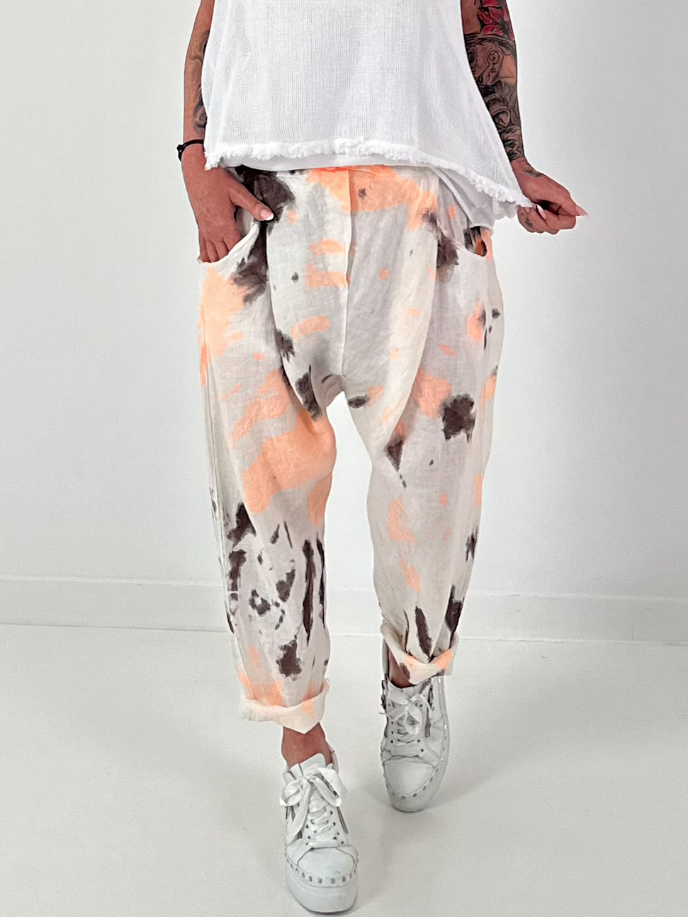Linen Baggy with Tie-Dye Pattern - white-neon orange-dark brown