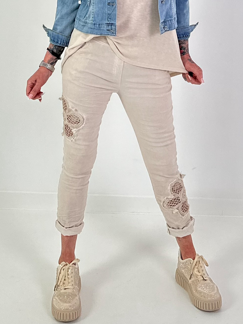 Trousers with crocheted flower inserts - beige