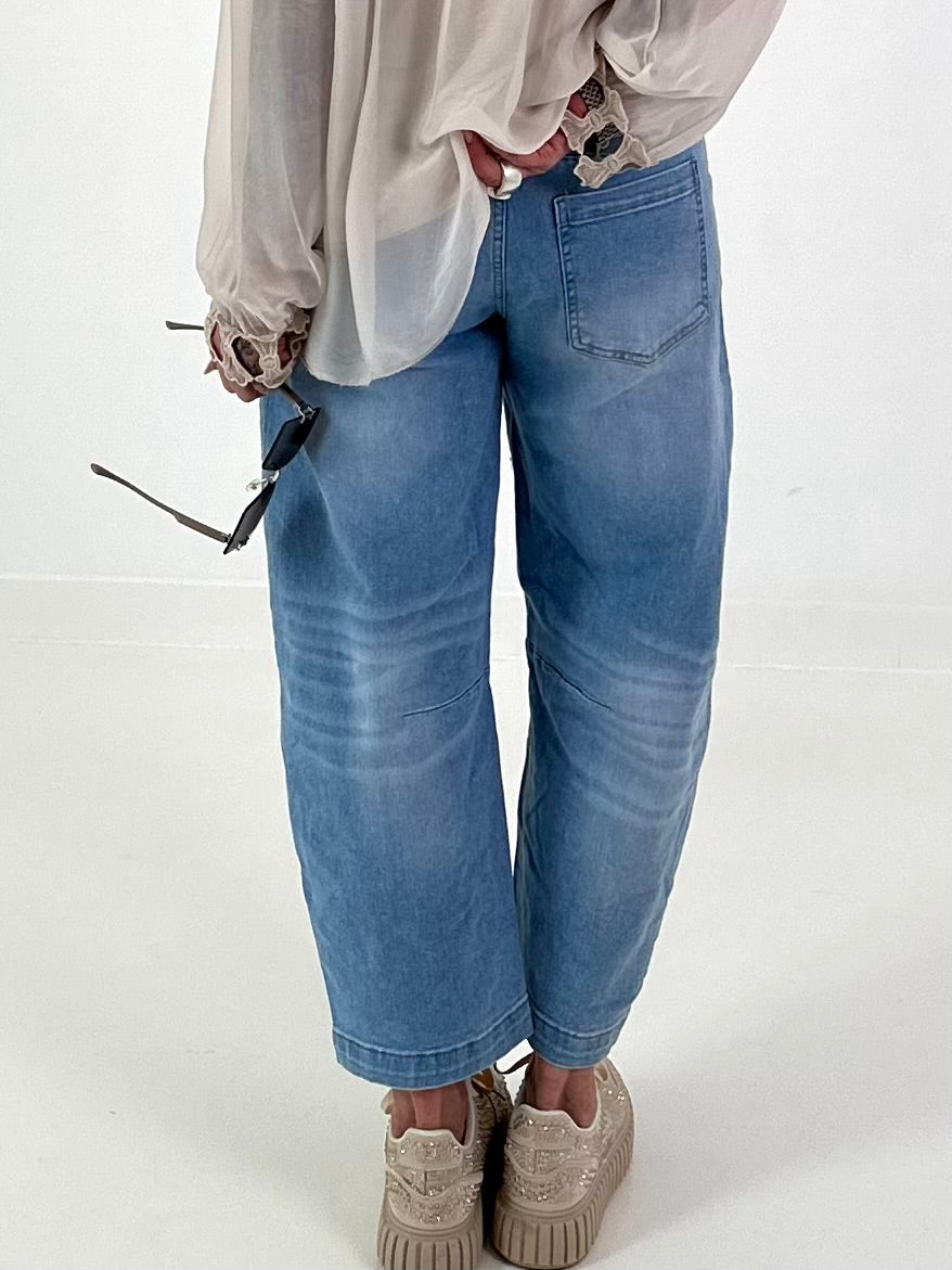 Bottle jeans with floral appliqués - denim
