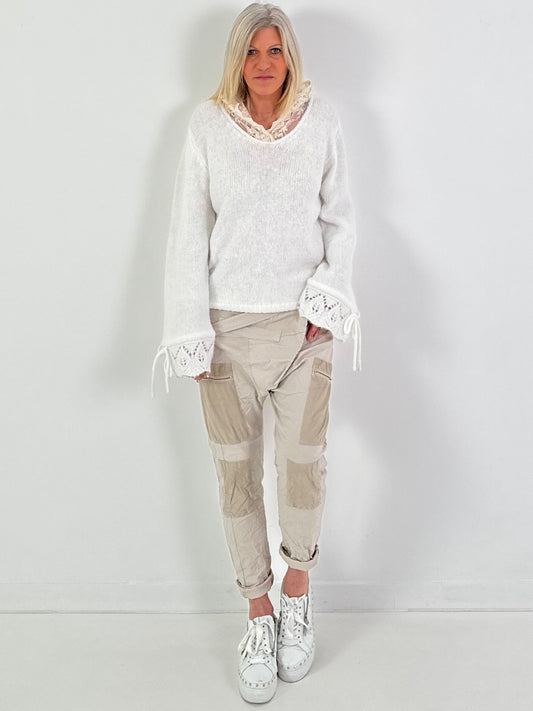 Pullover mit Spitzenkapuze Modell "Soft Romance" - weiss