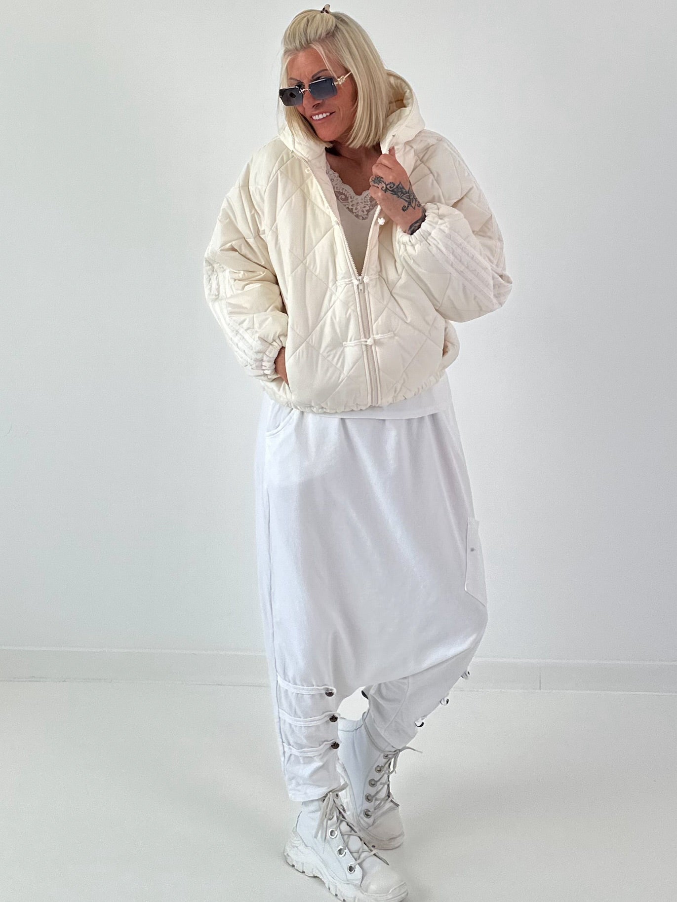 Haremhose mit Knopfdetails - weiss