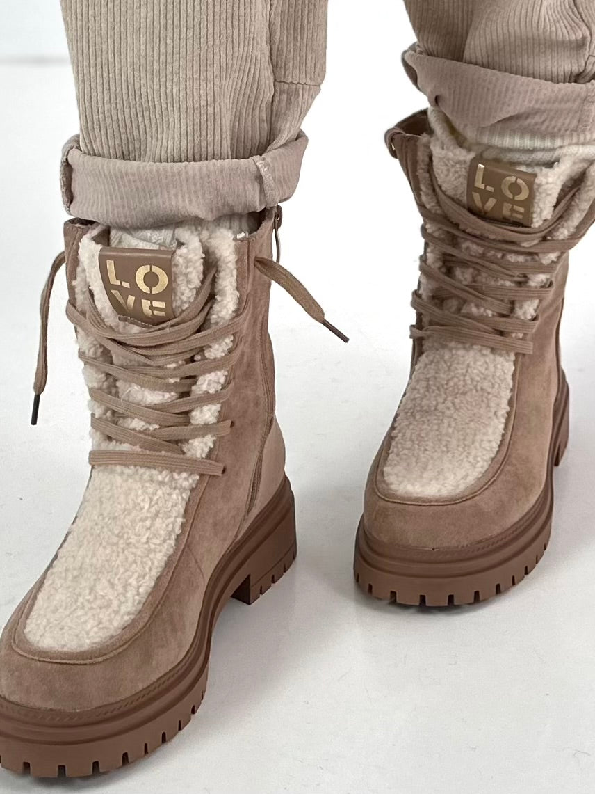 Bootie with teddy fleece, model "Love Crush" - beige