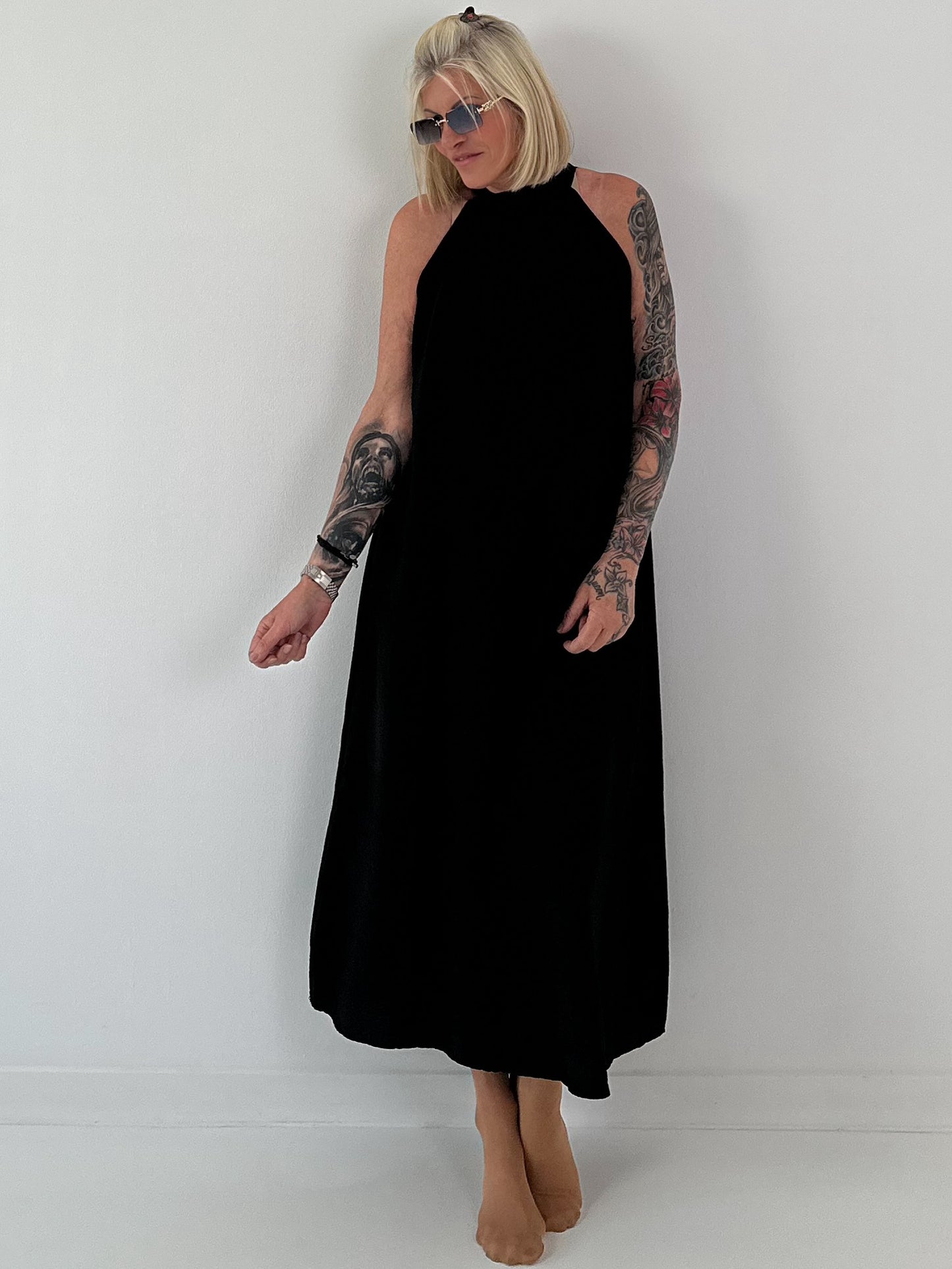 Klassisches Neckholder-Kleid - schwarz