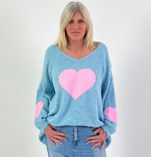 Oversized Pullover Modell "Heart Flair" - hellblau