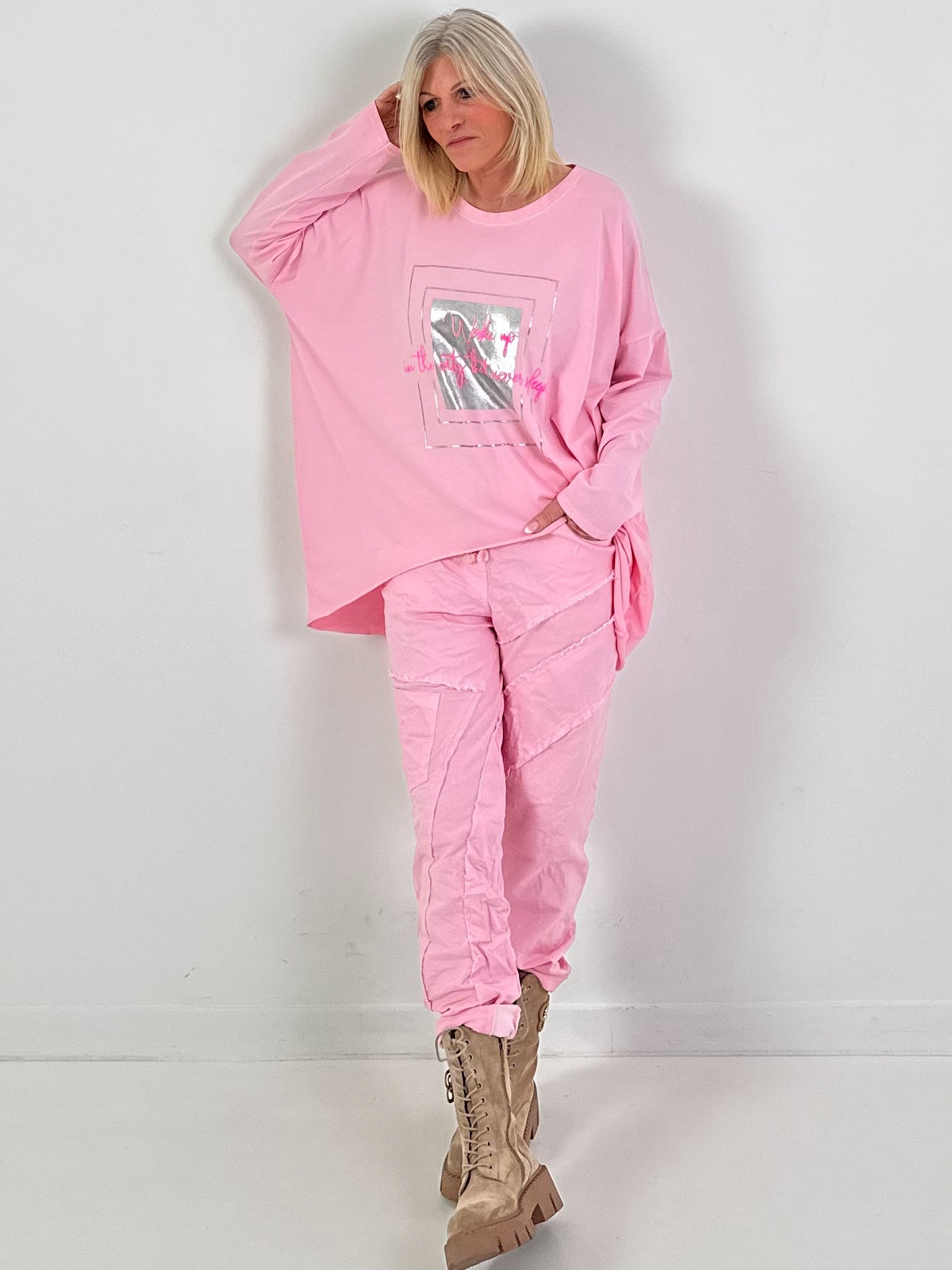 Oversized Shirt Modell "wake up in a City that never sleeps" rosa