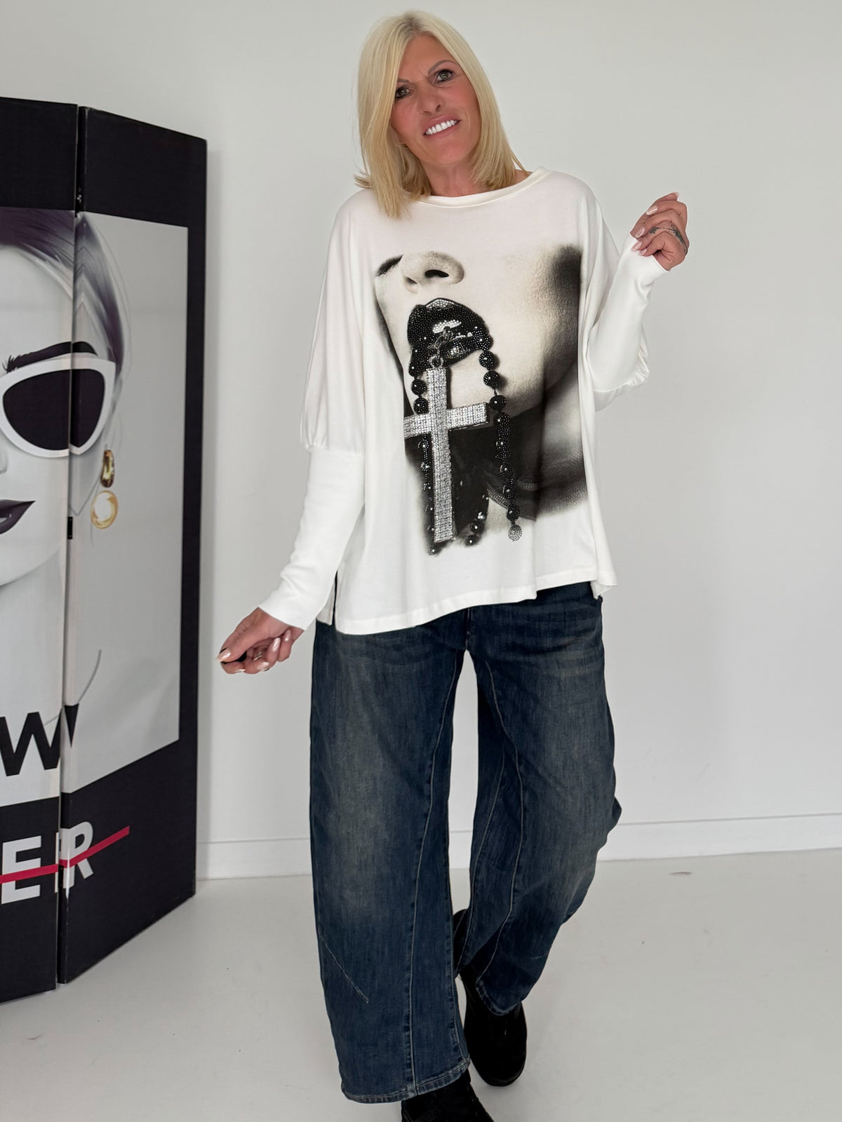 Sweater mit Stulpenärmeln und Strassmotiv Woman & Cross - ecru