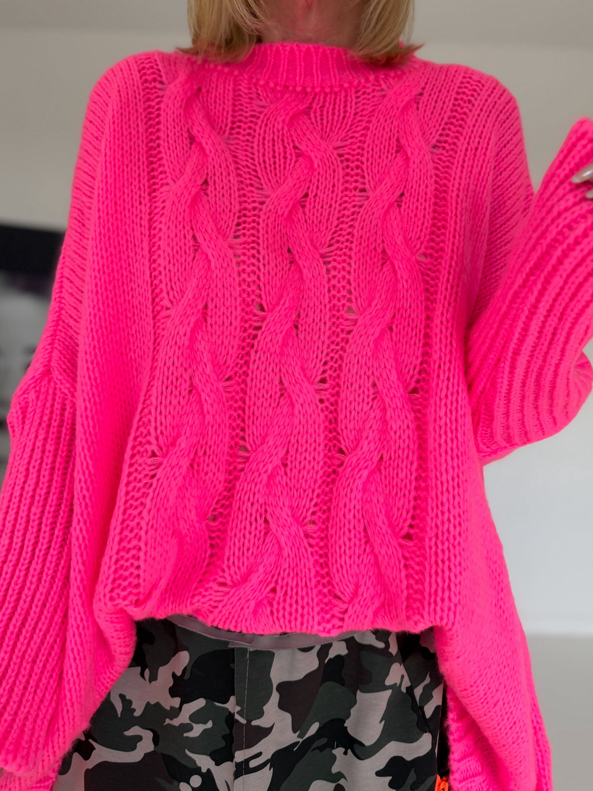 Pullover mit Stulpenärmeln und Zopfmuster - neonpink
