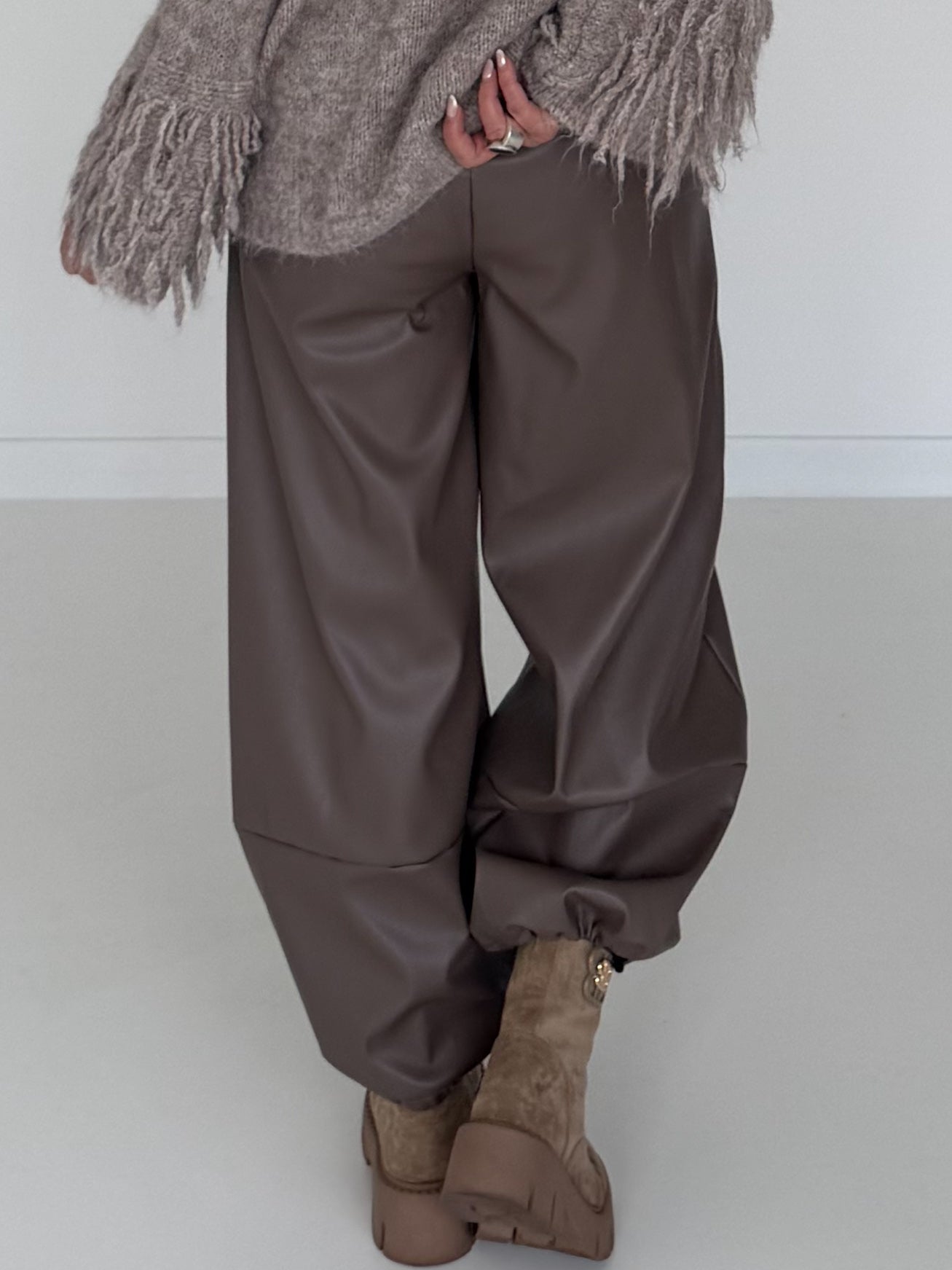 Vegane Lederhose 2 Looks - taupe