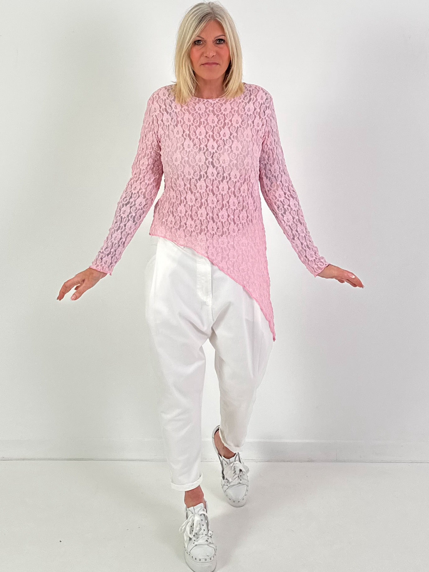 Asymmetrisches Shirt Modell "Lace Layer" - rosa ( lieferbar ab ca. 11.12.25)