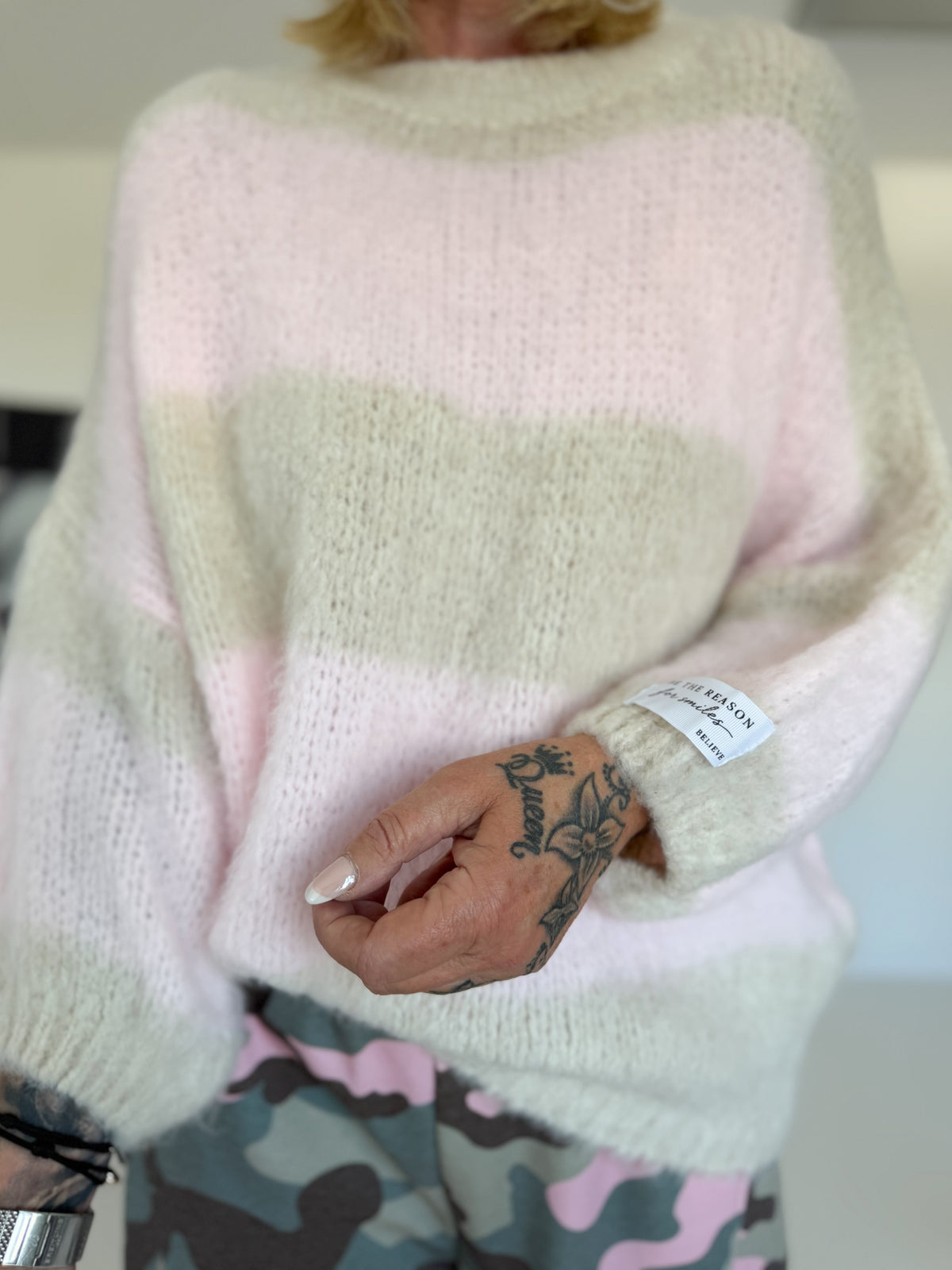 Cozy striped sweater - beige-rose