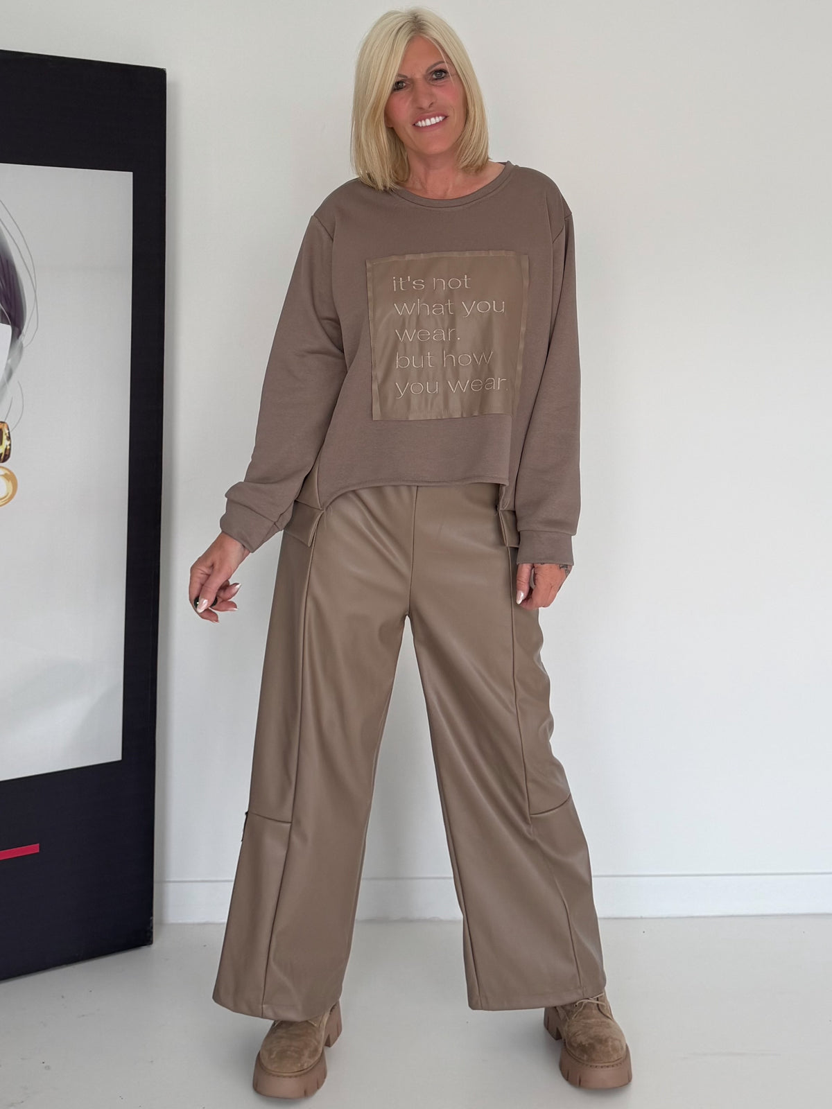 Sweater mit Lederoptik-Elementen - taupe