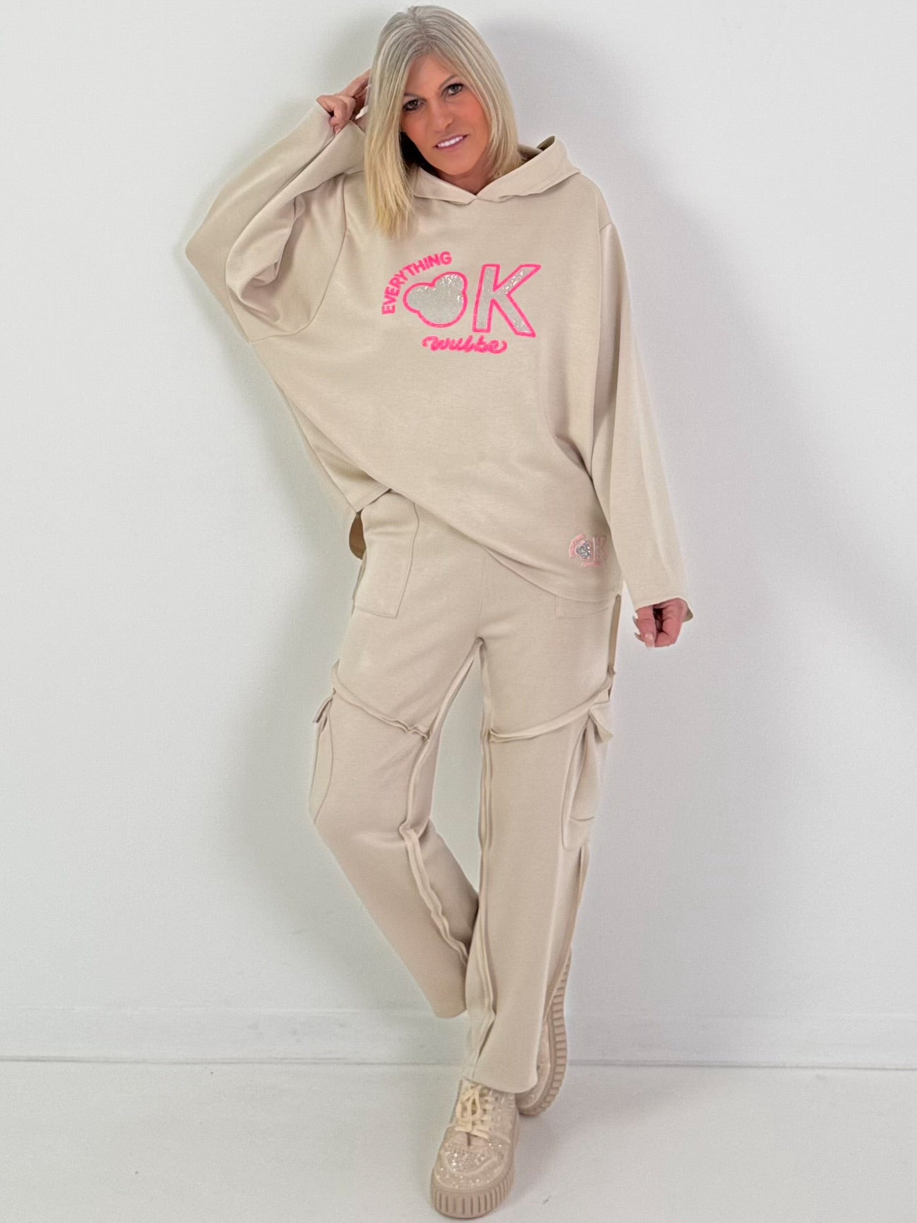 Hoodie Modell "Blush Motion" - beige