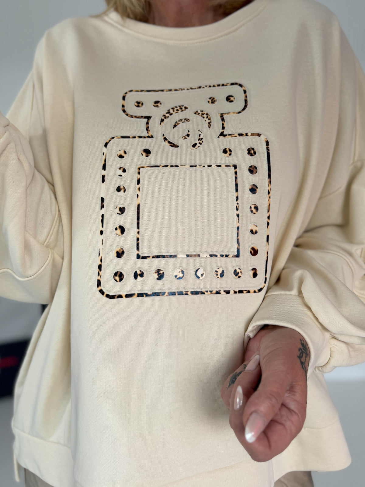 Sweater mit 3D-Print - beige-leo