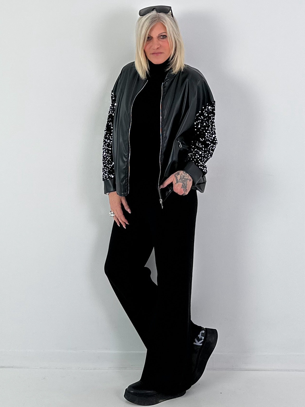 Blousonjack in lederlook, model "Glam&amp;Glow" - zwart