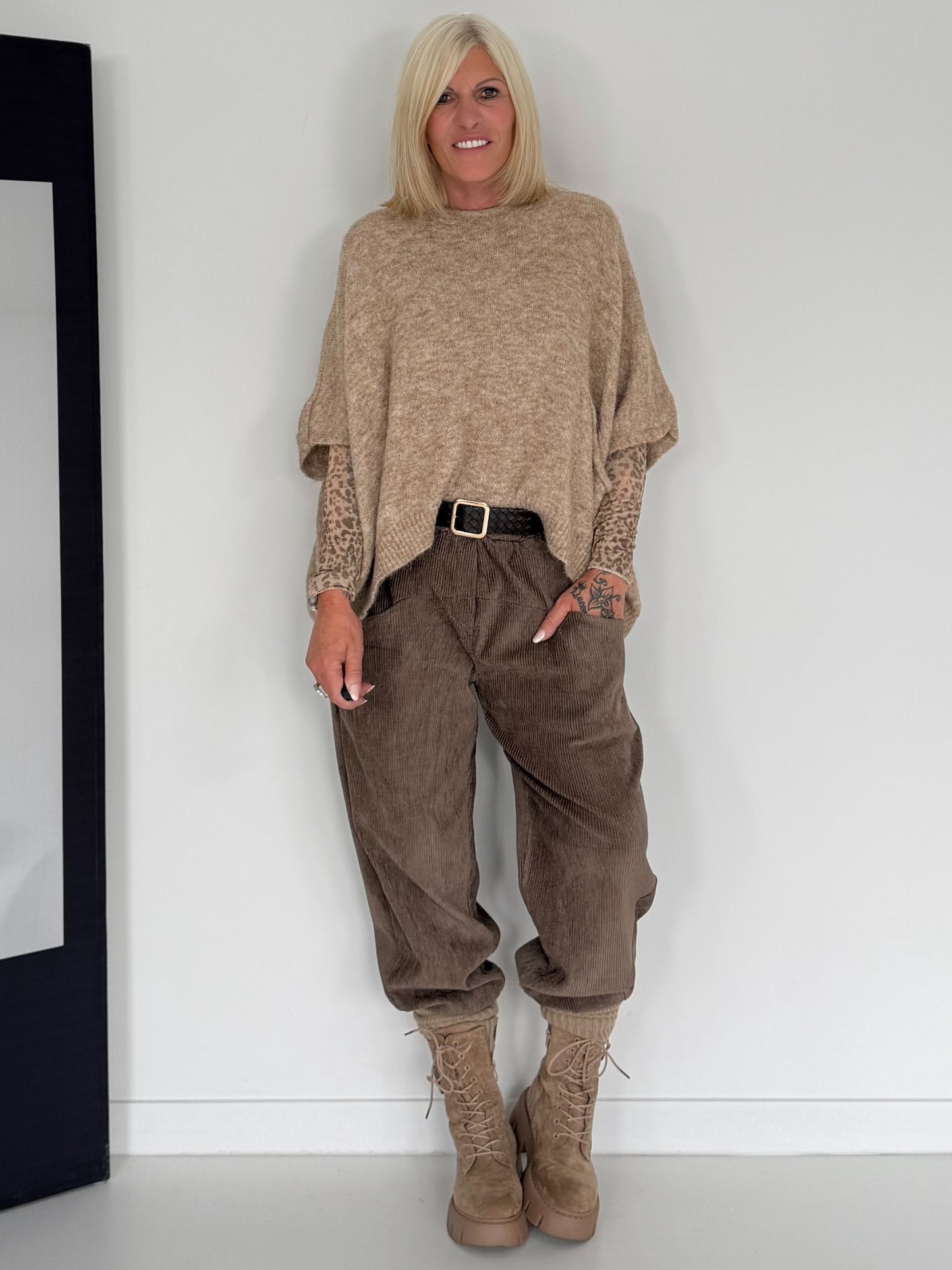 Zachte slipover met opgestikte zak - beige
