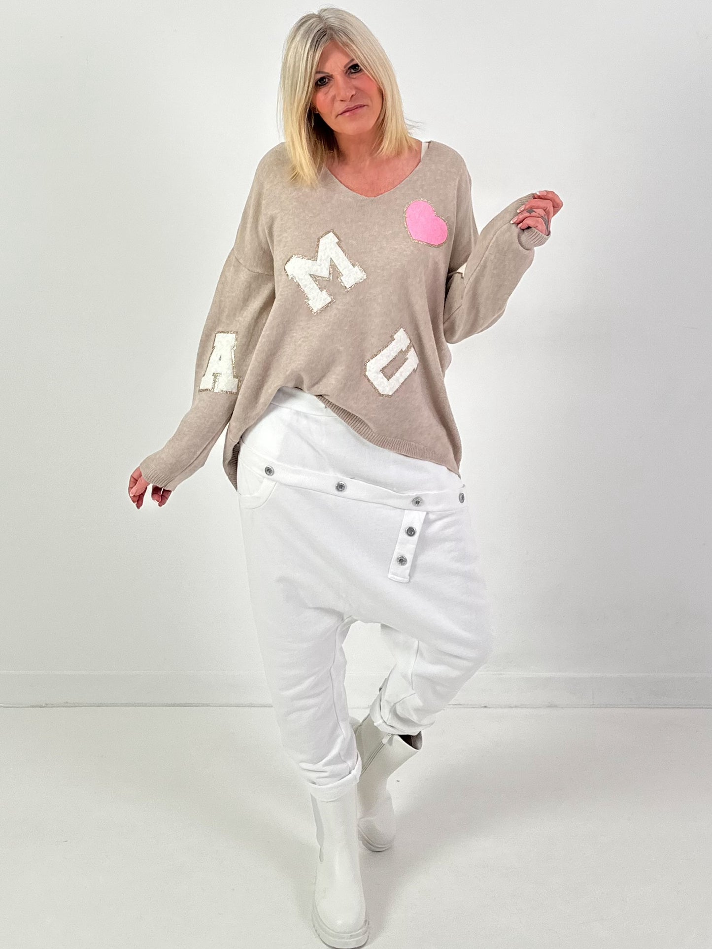 Strickpullover Model "Amour Dreams" - beige ( lieferbar ab ca. 09.12.25)