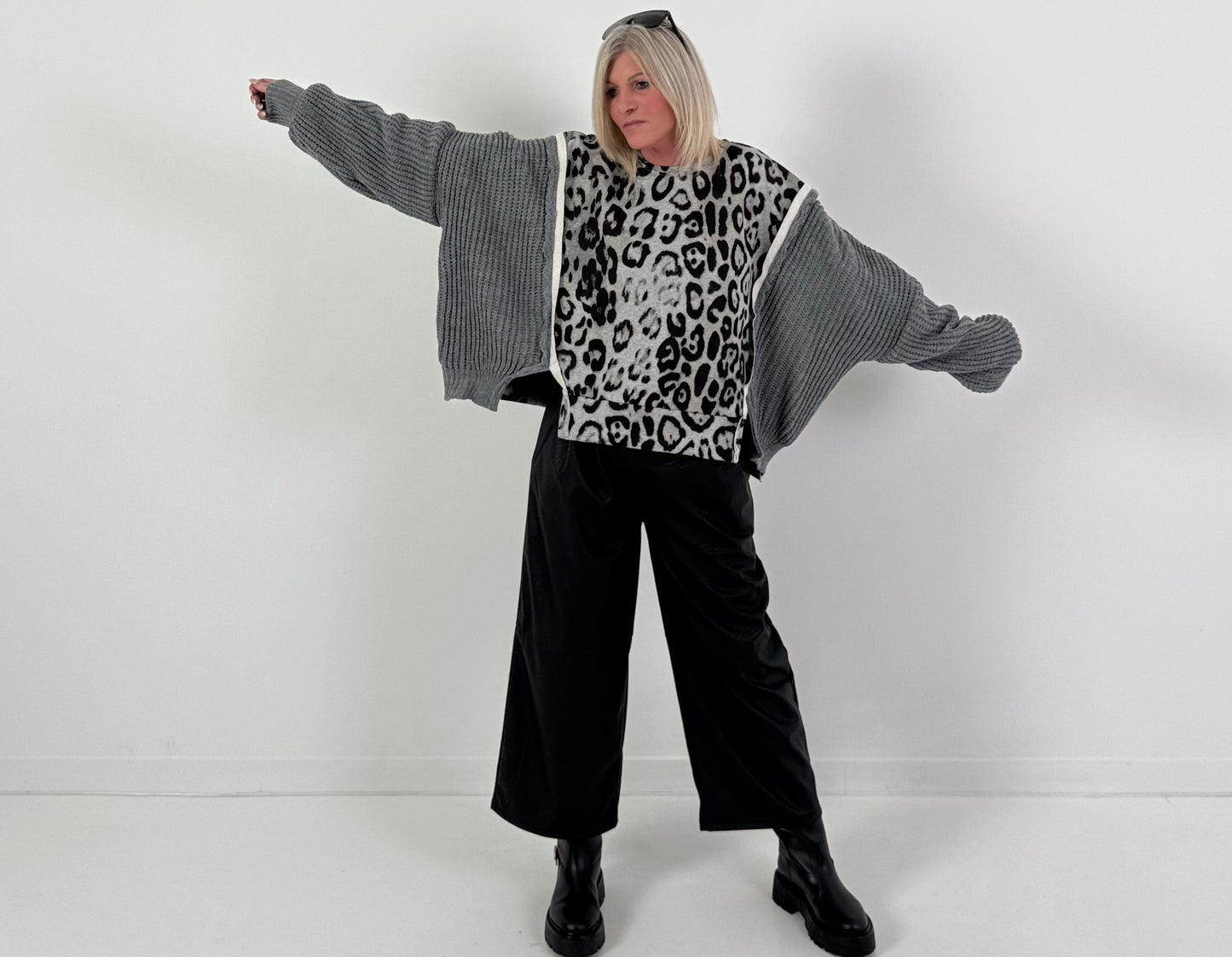 Oversized sweat sweater model "Urban Roar" - gray