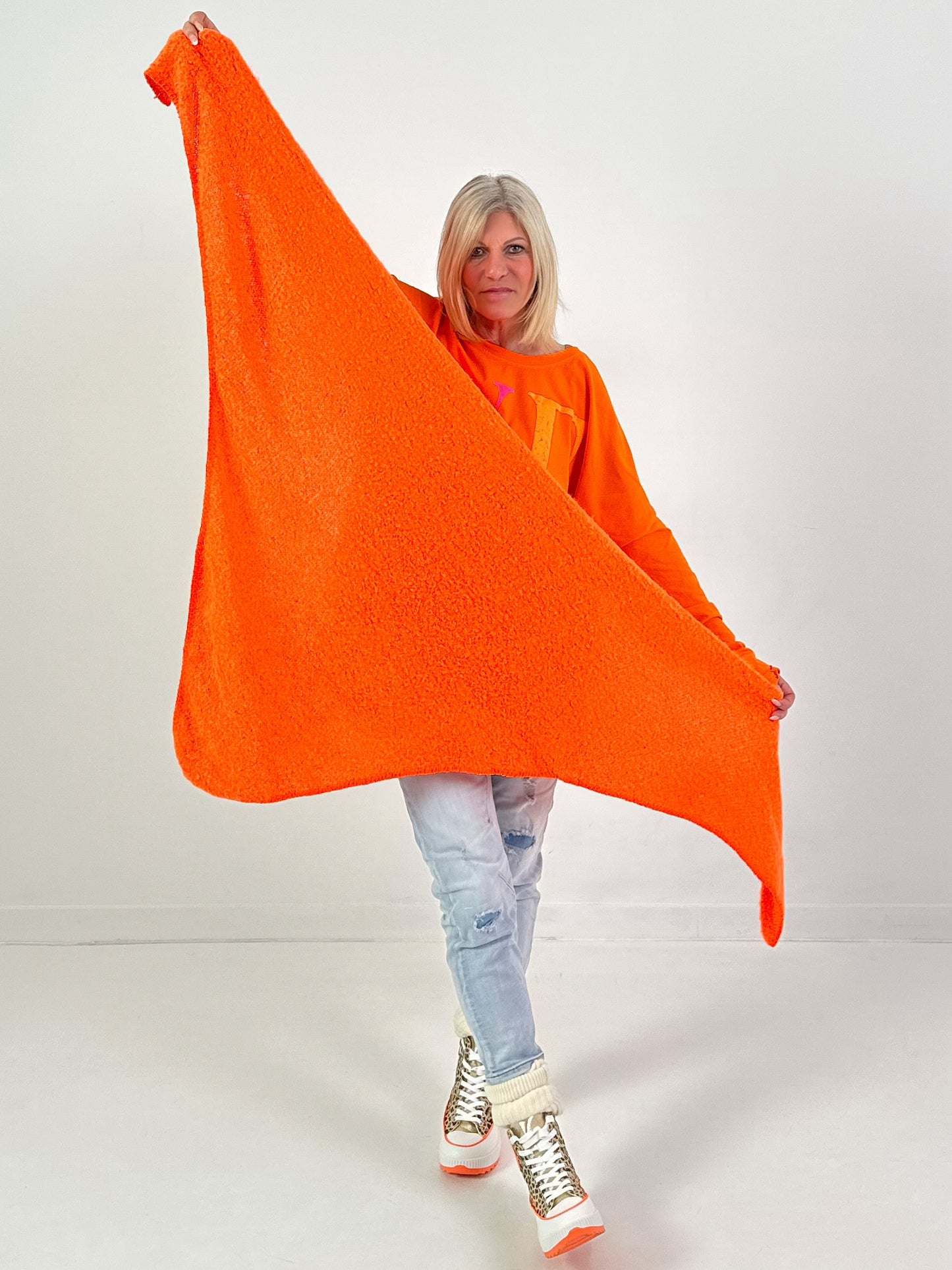 Driehoekige sjaal model "Fluffory" - neon oranje