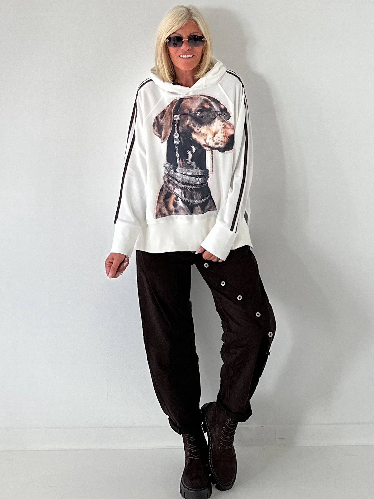 Stylisches Sweatshirt  mit großem Patch Dog - weiss