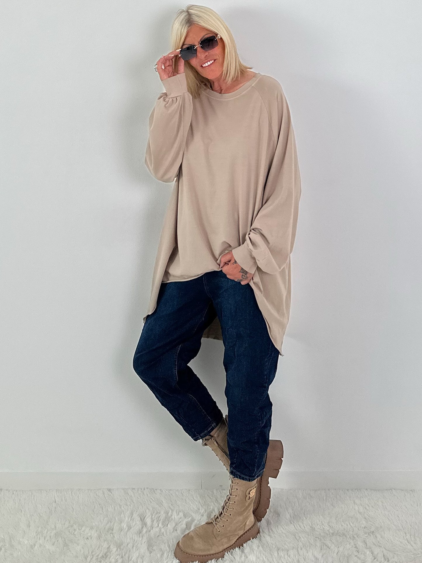 Oversized Shirt mit Statement Spruch auf dem Rücken - beige
