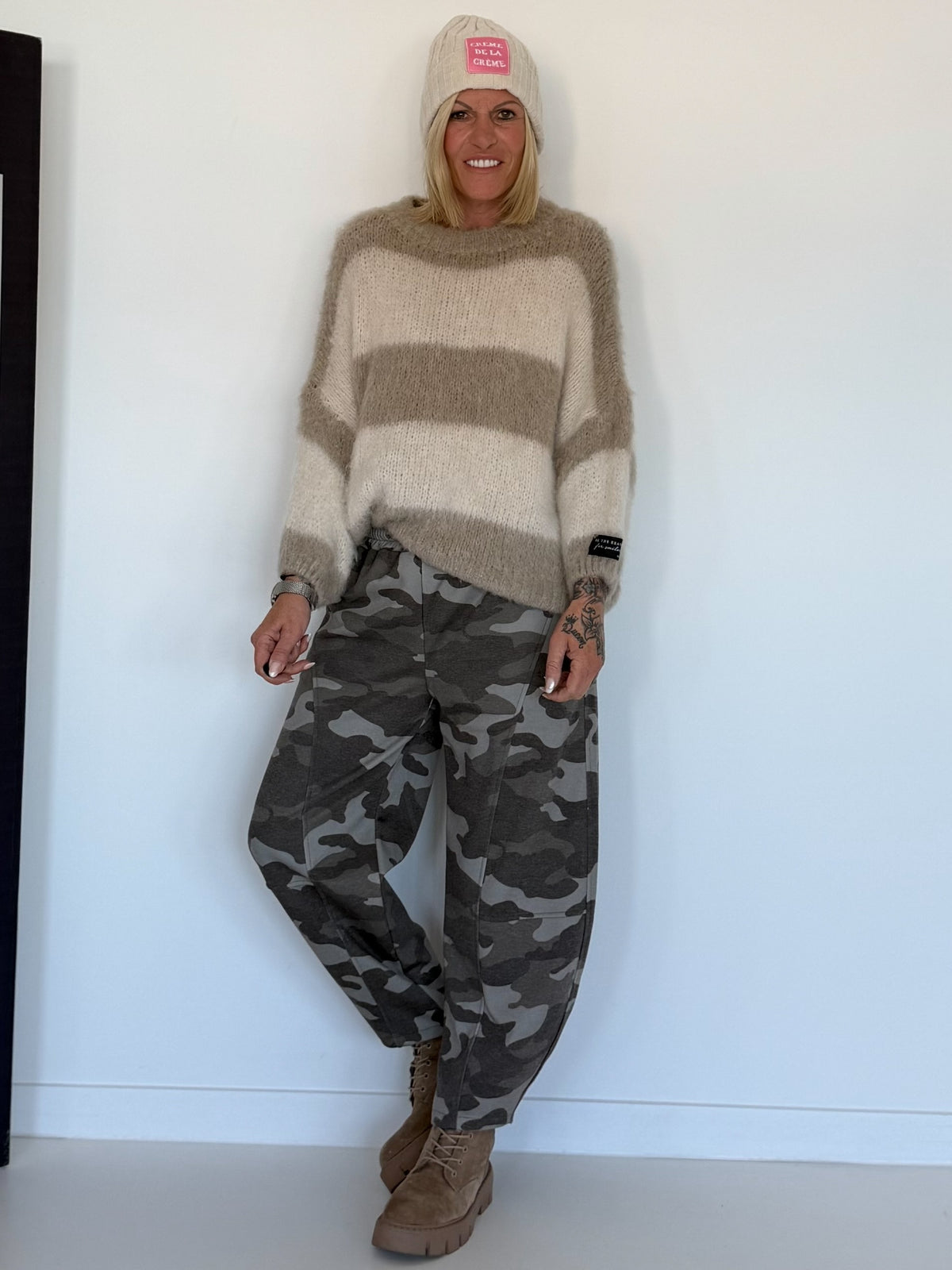 Sweatpants with camouflage print - taupe-multicoloured