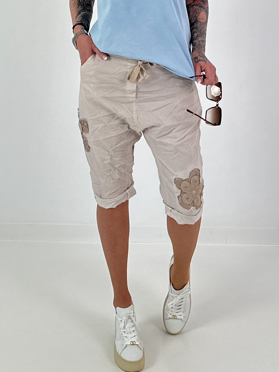 Short Baggy Shorts with Crocheted Flowers and Sequins - Beige