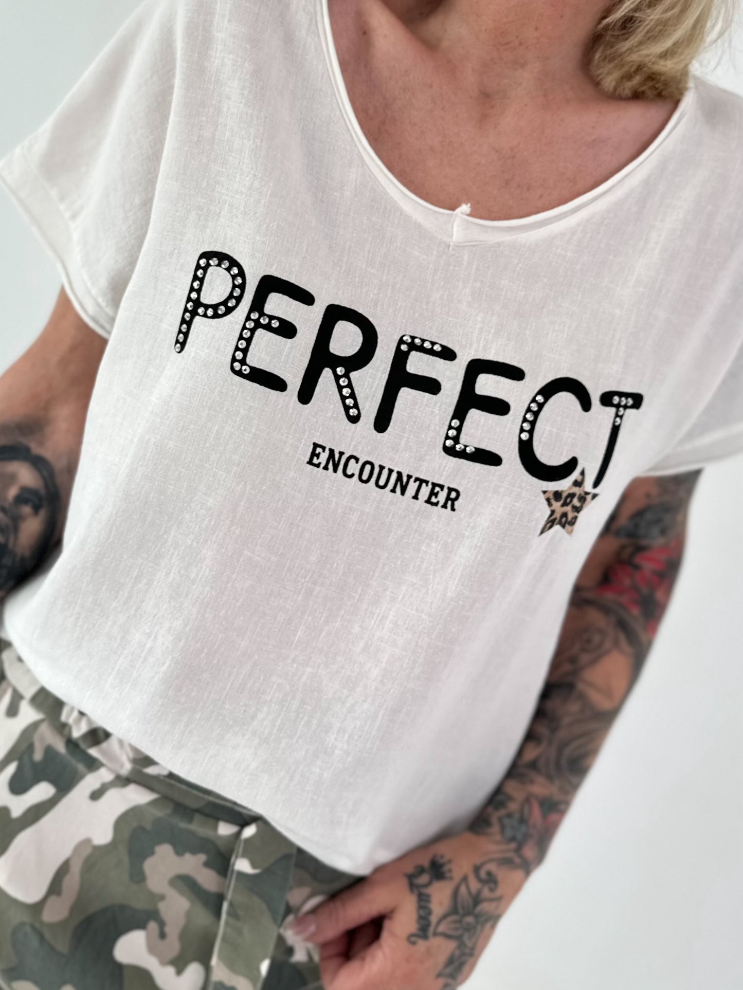 T-Shirt in edlem Materialmix -weiss