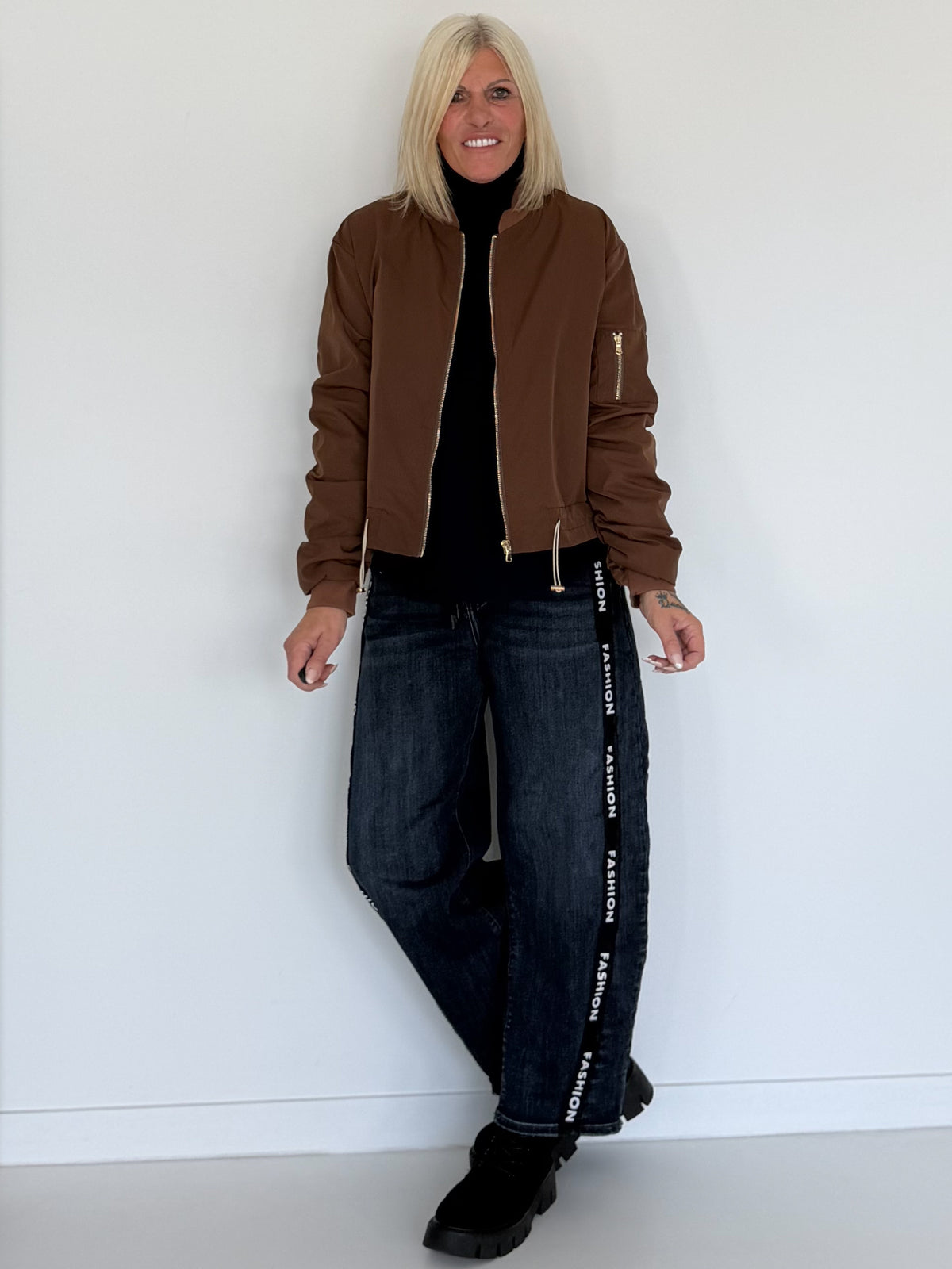 Bomberjacke mit gerafften Ärmeln - schoko