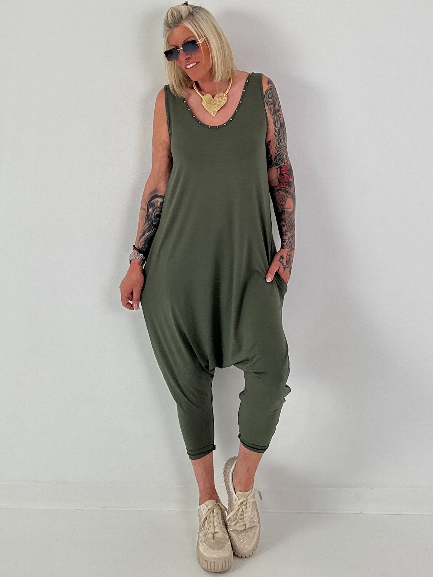 Jumpsuit mit Nieten - oliv