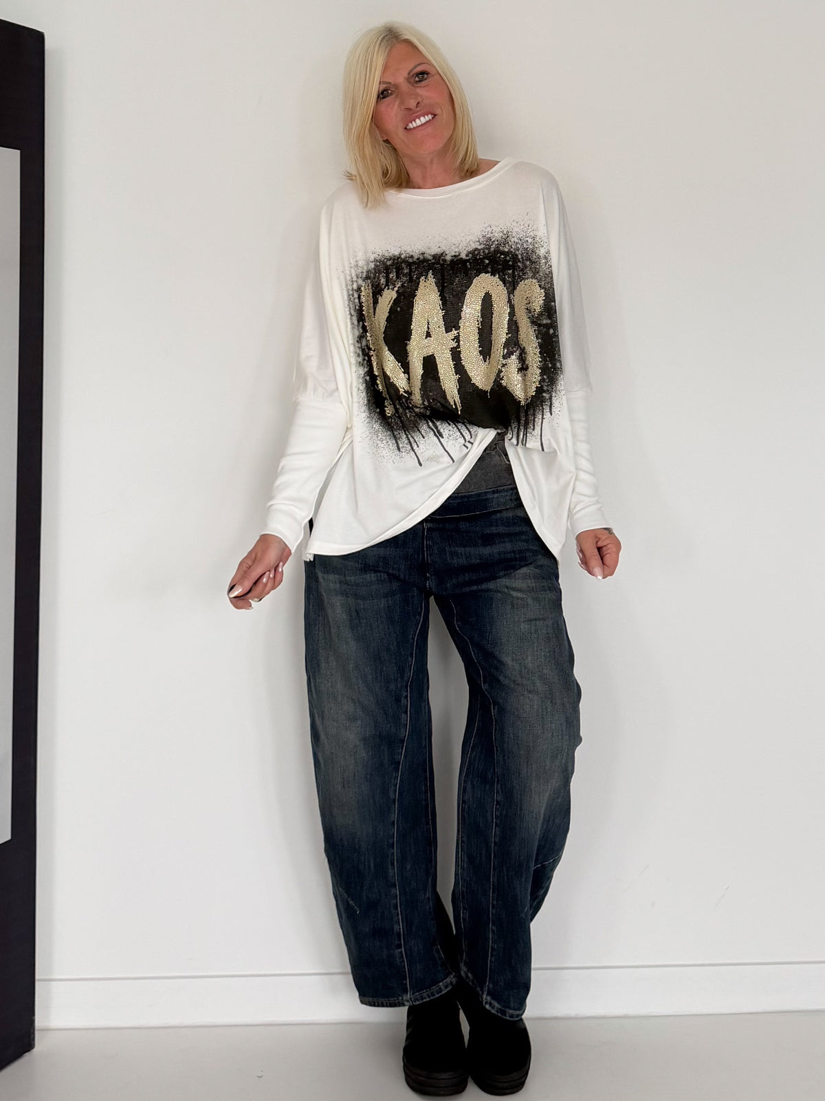 Jeans mit Leo-Print und Jeans-Latz - denim