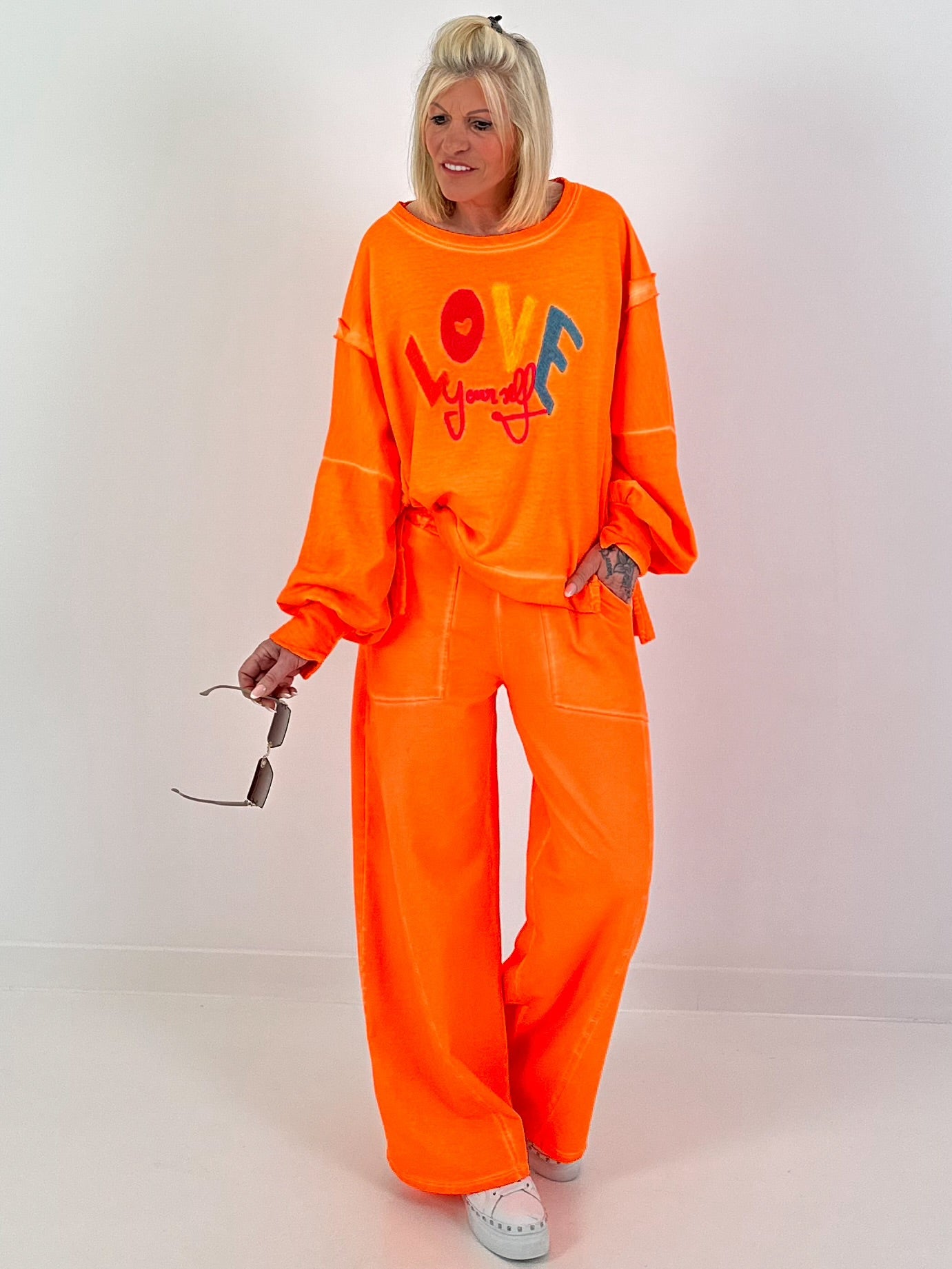 Sweater Love Yourself - neon orange