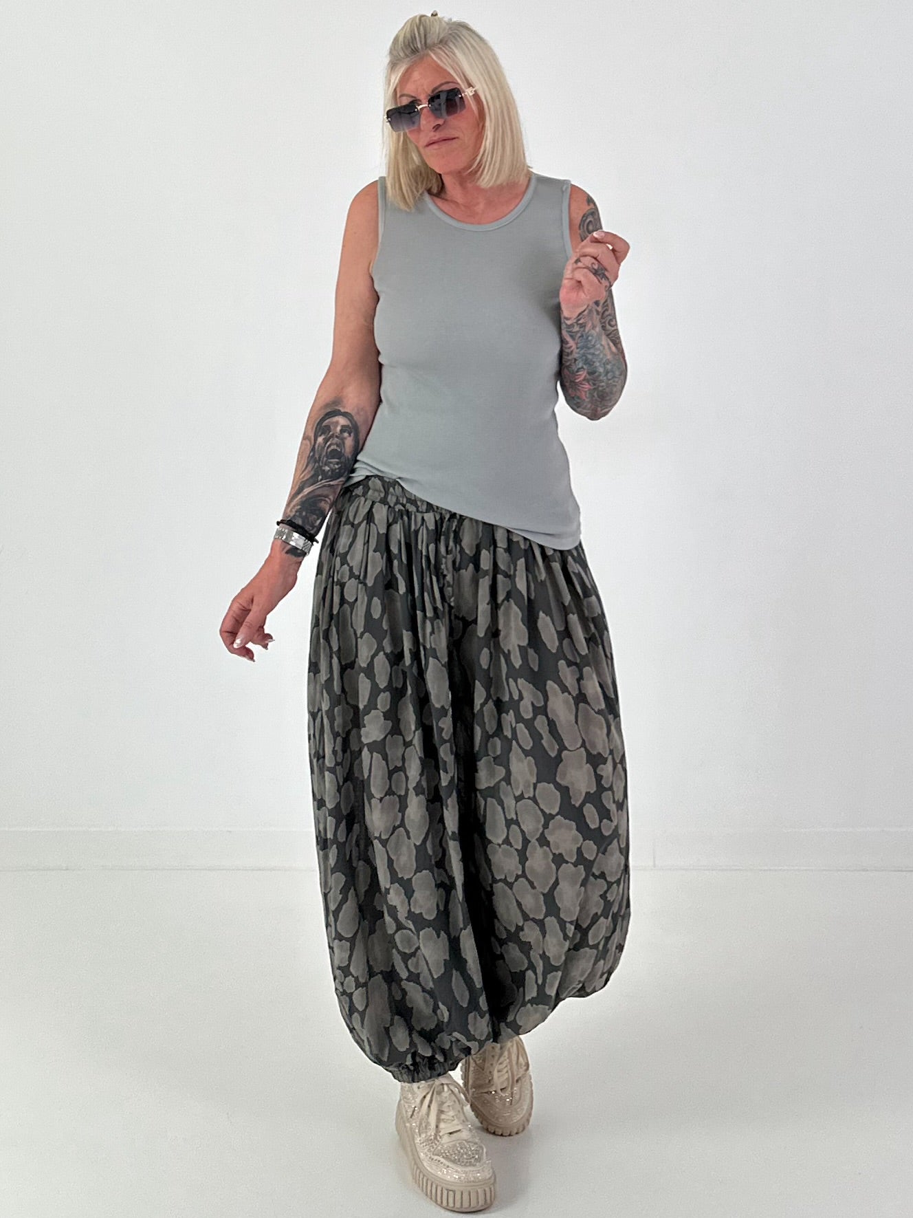 Leichte Pumphose mit stylischem Print  - anthrazit - mehrfarbig