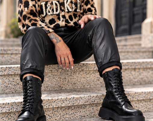 Vegane Leder-Baggy mit Patch - schwarz