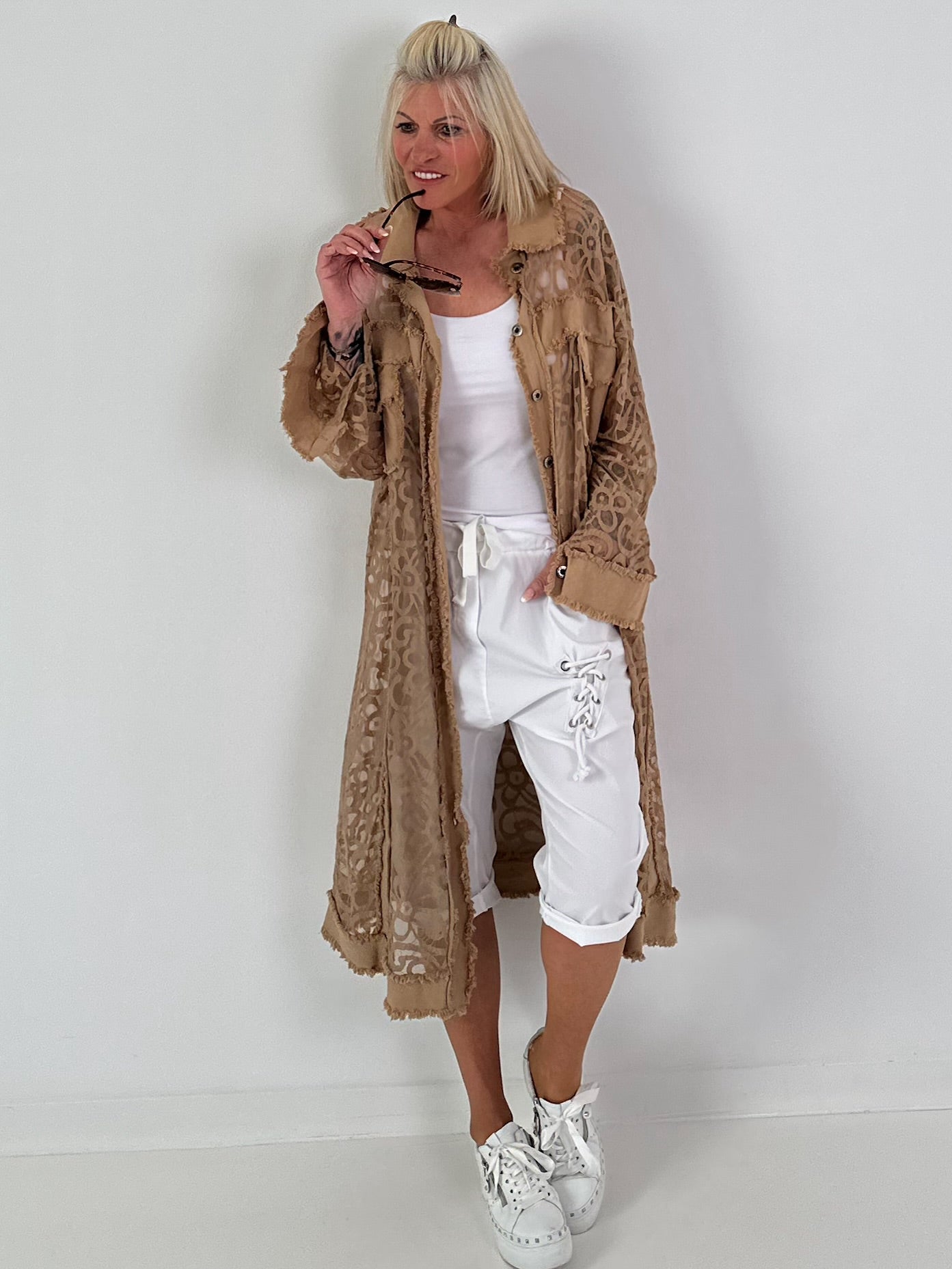 Baggy Short mit Schnürdetail - weiss