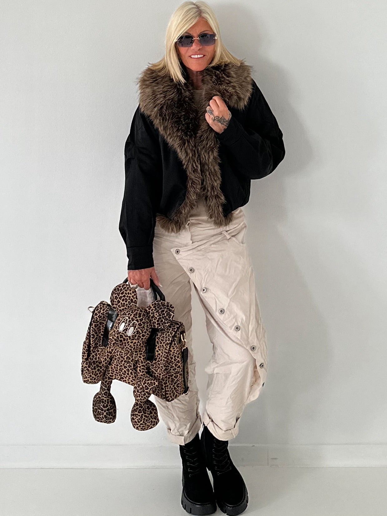 Jacke mit Fellkragen - schwarz